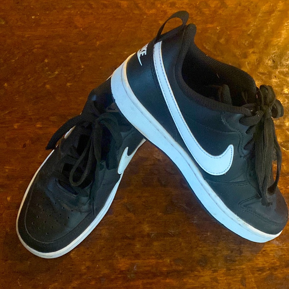 Kids’ Nike, B&W, Size 5.5Y